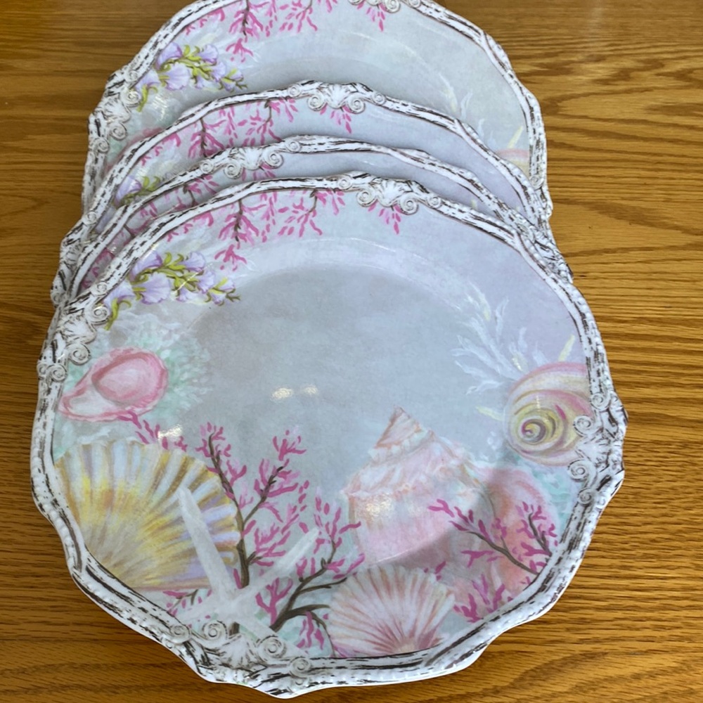 EUC set of 4 Melamine Ware dishes. Top rack dishwasher safe & microwave safe!